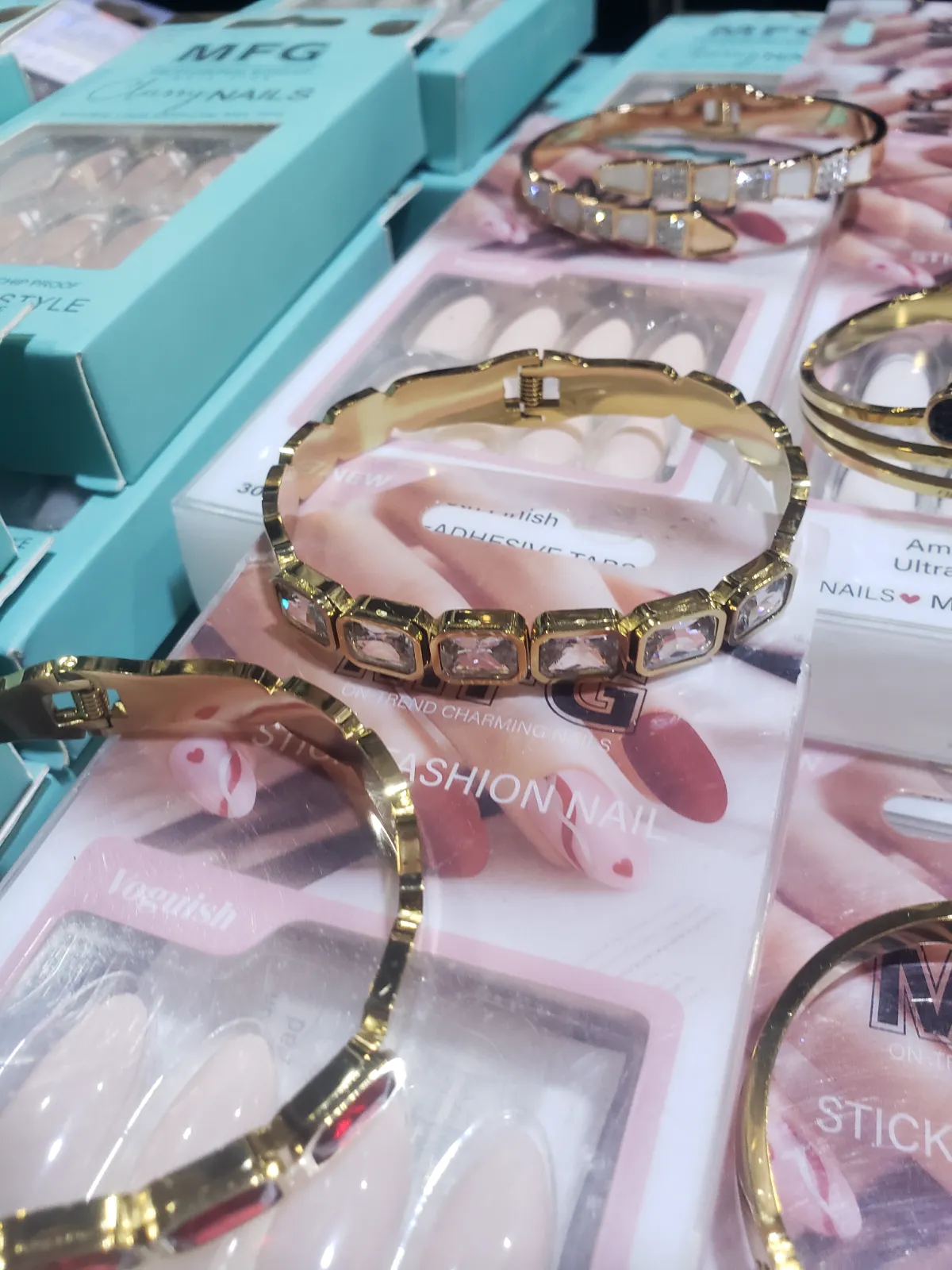 أساور زيركون